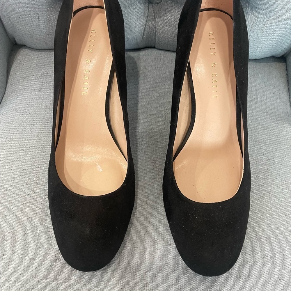Kelly & Katie Black Women's Pumps - Picture 3 of 6